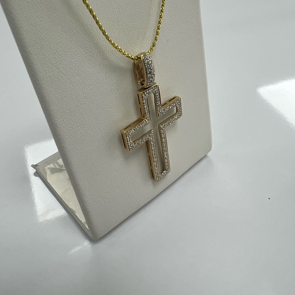 14KT LADIES DIAMOND CROSS - Picture 6 of 6